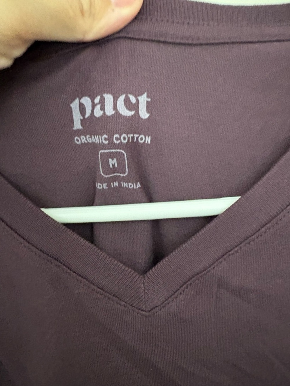 Pact Men's V-Neck T-Shirt in Deep Plum Organic Cotton NWOT Size M - Picture 5 of 5